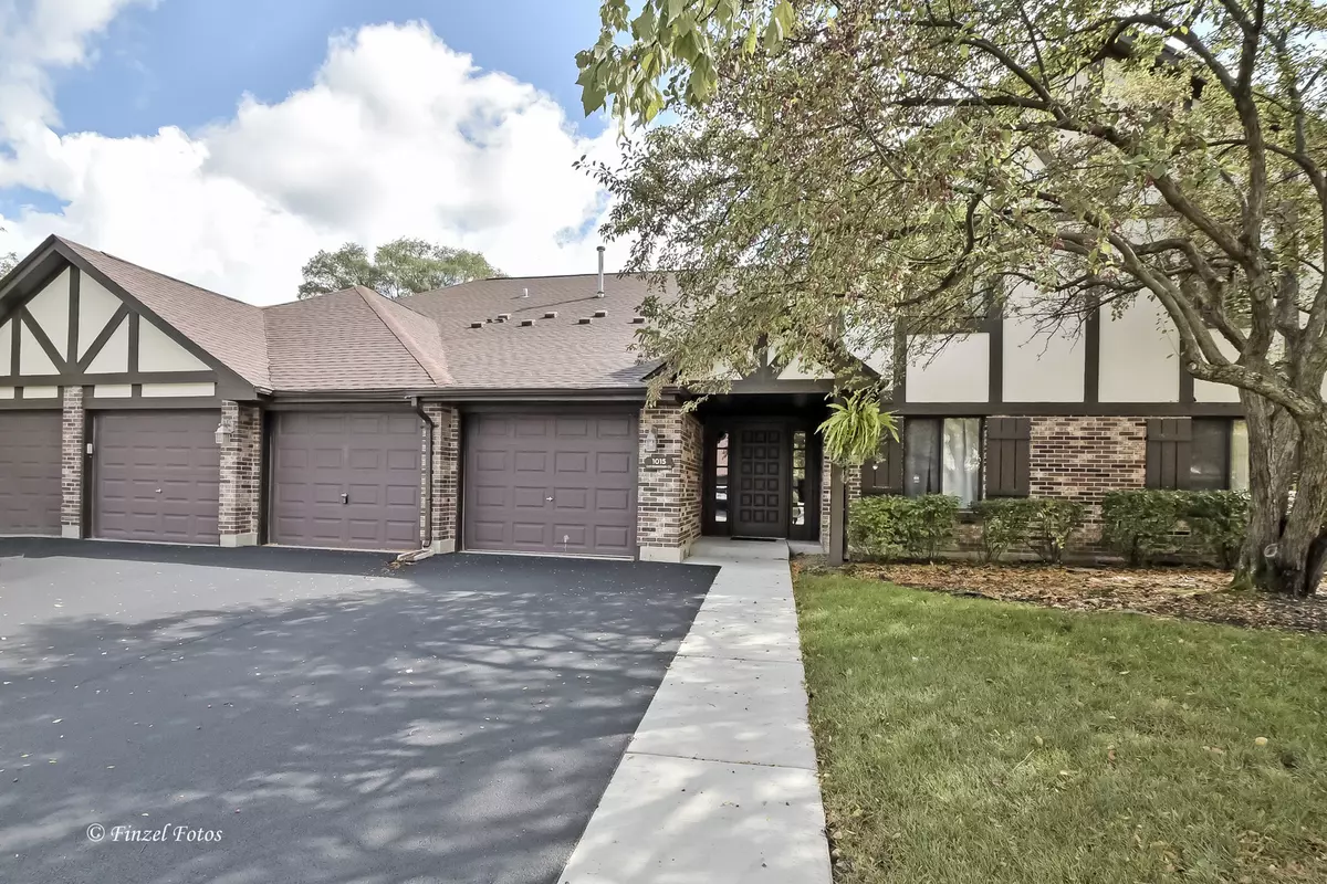 Wheeling, IL 60090,1015 Cottonwood Court #2A