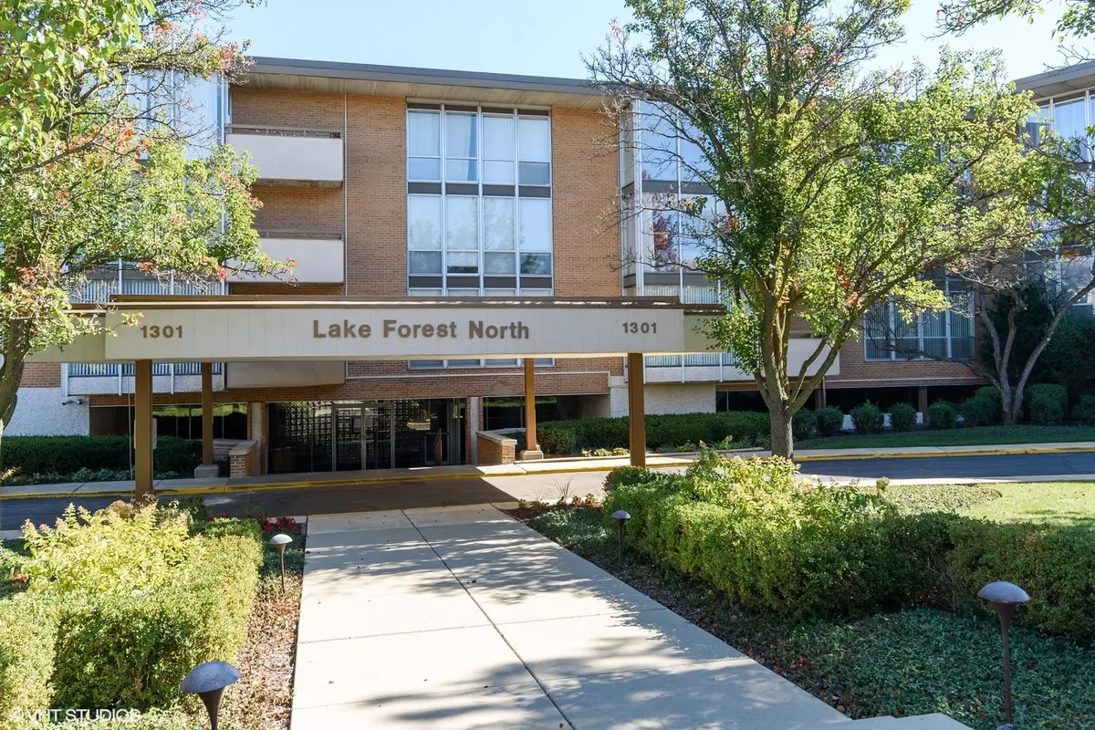 Lake Forest, IL 60045,1301 N Western Avenue #223