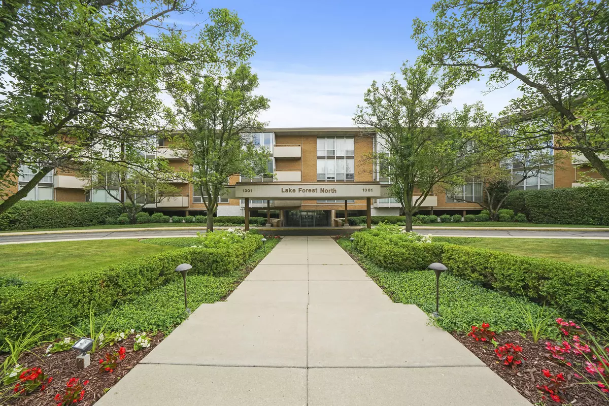 Lake Forest, IL 60045,1301 N Western Avenue #113