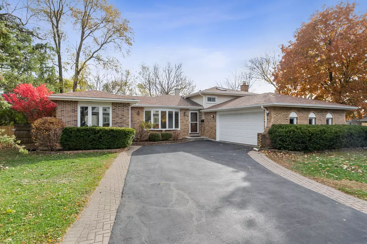 Clarendon Hills, IL 60514,24 Fairview Court