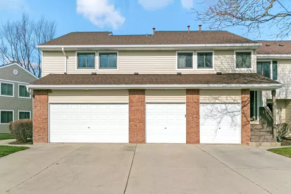 Buffalo Grove, IL 60089,992 Hidden Lake Drive