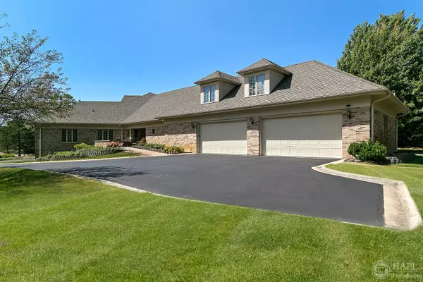 South Barrington, IL 60010,8 Trenton Court