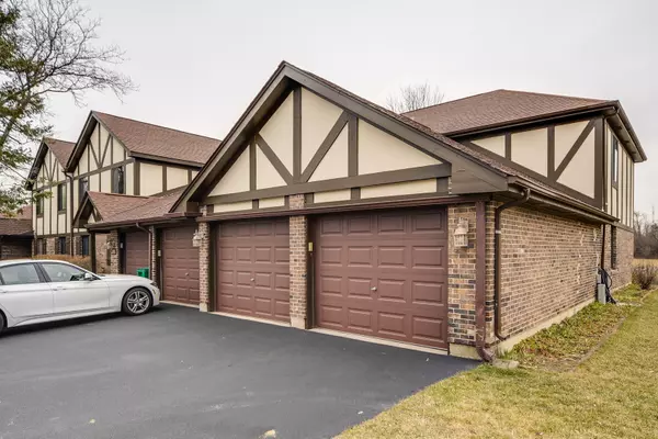 Wheeling, IL 60090,1030 Cottonwood Court #2A