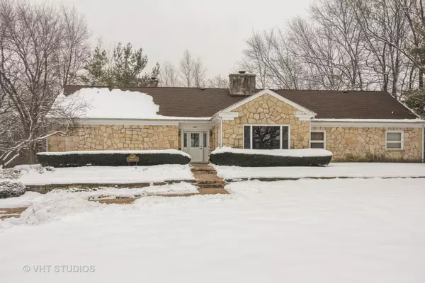 1435 Margate Lane, Green Oaks, IL 60048