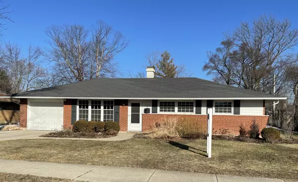 Arlington Heights, IL 60004,1723 N Chestnut Avenue