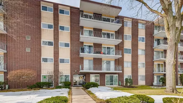 Downers Grove, IL 60515,2900 MAPLE Avenue #7E