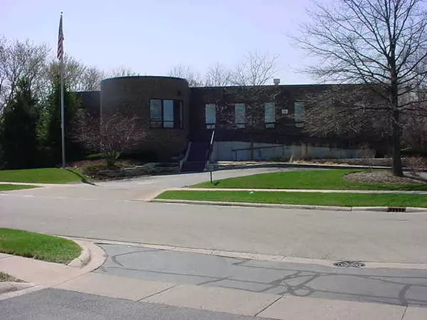 Crystal Lake, IL 60014,490 NW COVENTRY Lane #115