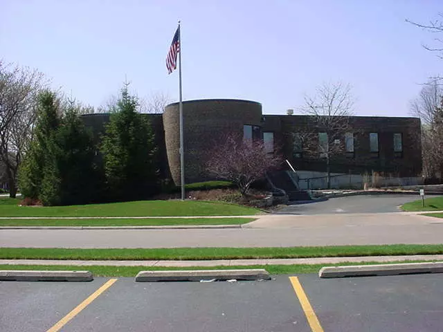 490 NW COVENTRY Lane #201, Crystal Lake, IL 60014