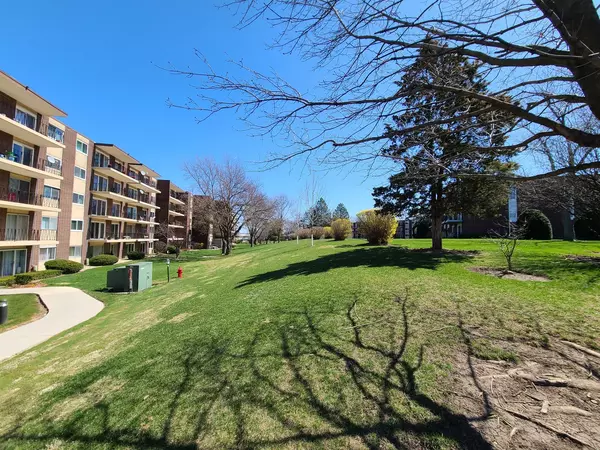 Downers Grove, IL 60515,5300 Walnut Avenue #20D