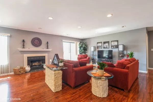 Northbrook, IL 60062,3050 Pheasant Creek Drive #2-202D