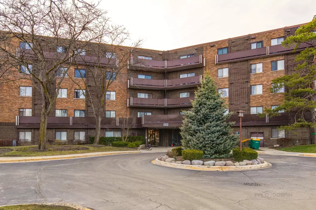 Elk Grove Village, IL 60007,840 Wellington Avenue #211