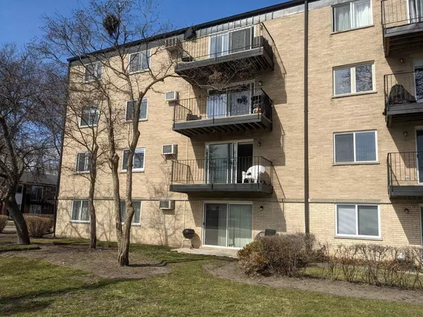 Arlington Heights, IL 60004,2424 E Oakton Street #2B