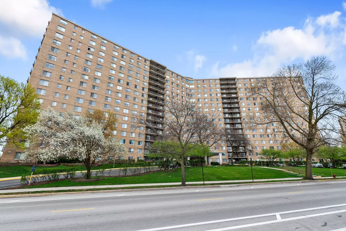 Chicago, IL 60645,7033 N Kedzie Avenue #1411