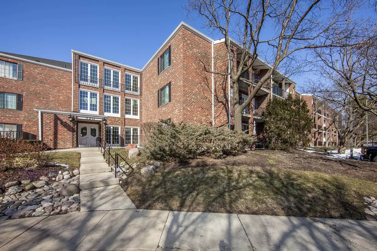 Elk Grove Village, IL 60007,520 Biesterfield Road #205B