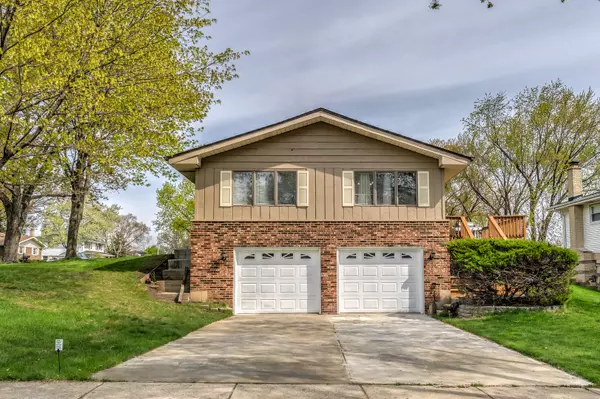 Schaumburg, IL 60193,631 HUNTINGTON Lane