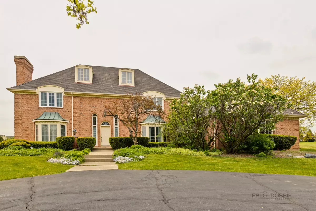 South Barrington, IL 60010,8 Quincy Circle