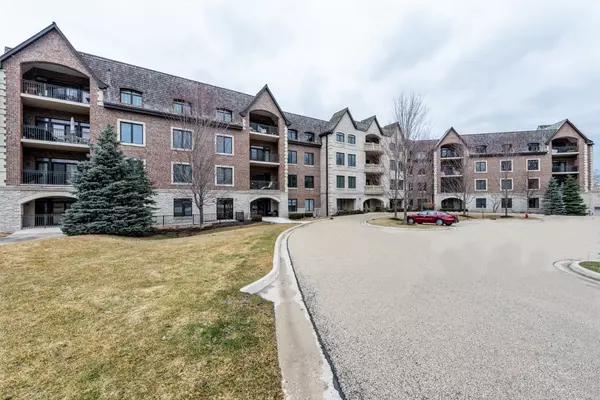 Lake Forest, IL 60045,1800 Amberley Court #405