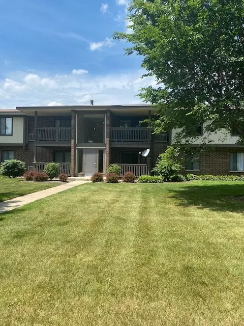 Crystal Lake, IL 60014,592 Somerset Lane #2