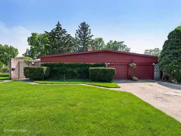 La Grange Park, IL 60526,302 Castle Circle