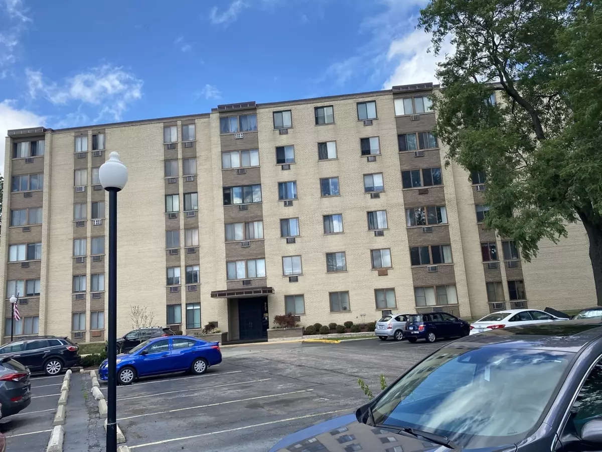 Oak Lawn, IL 60453,9725 S Karlov Avenue #401