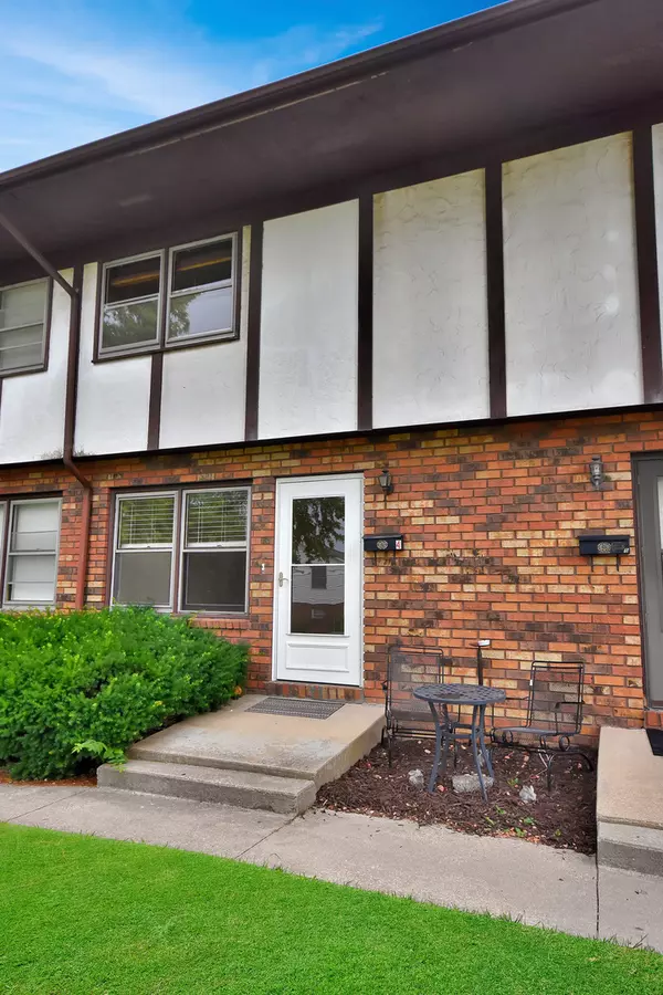 Normal, IL 61761,706 Golfcrest Road #4