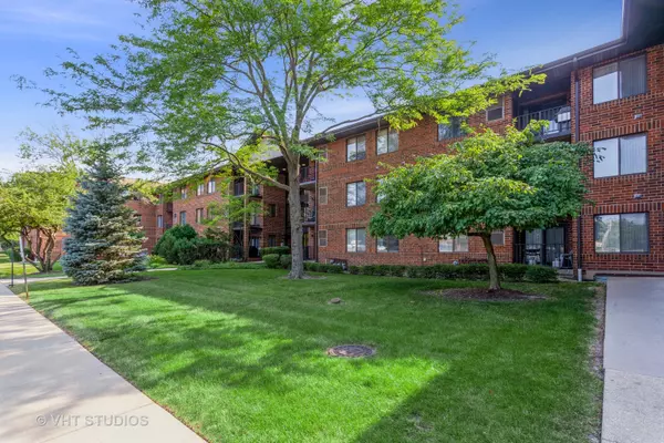 Westmont, IL 60559,5703 S Cass Avenue #304