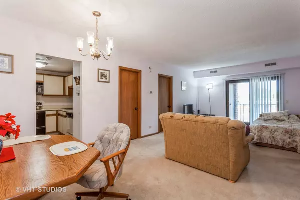 Westmont, IL 60559,5703 S Cass Avenue #304