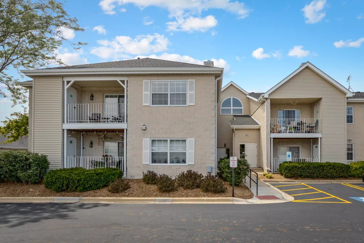 Carol Stream, IL 60188,724 N Gary Avenue #201