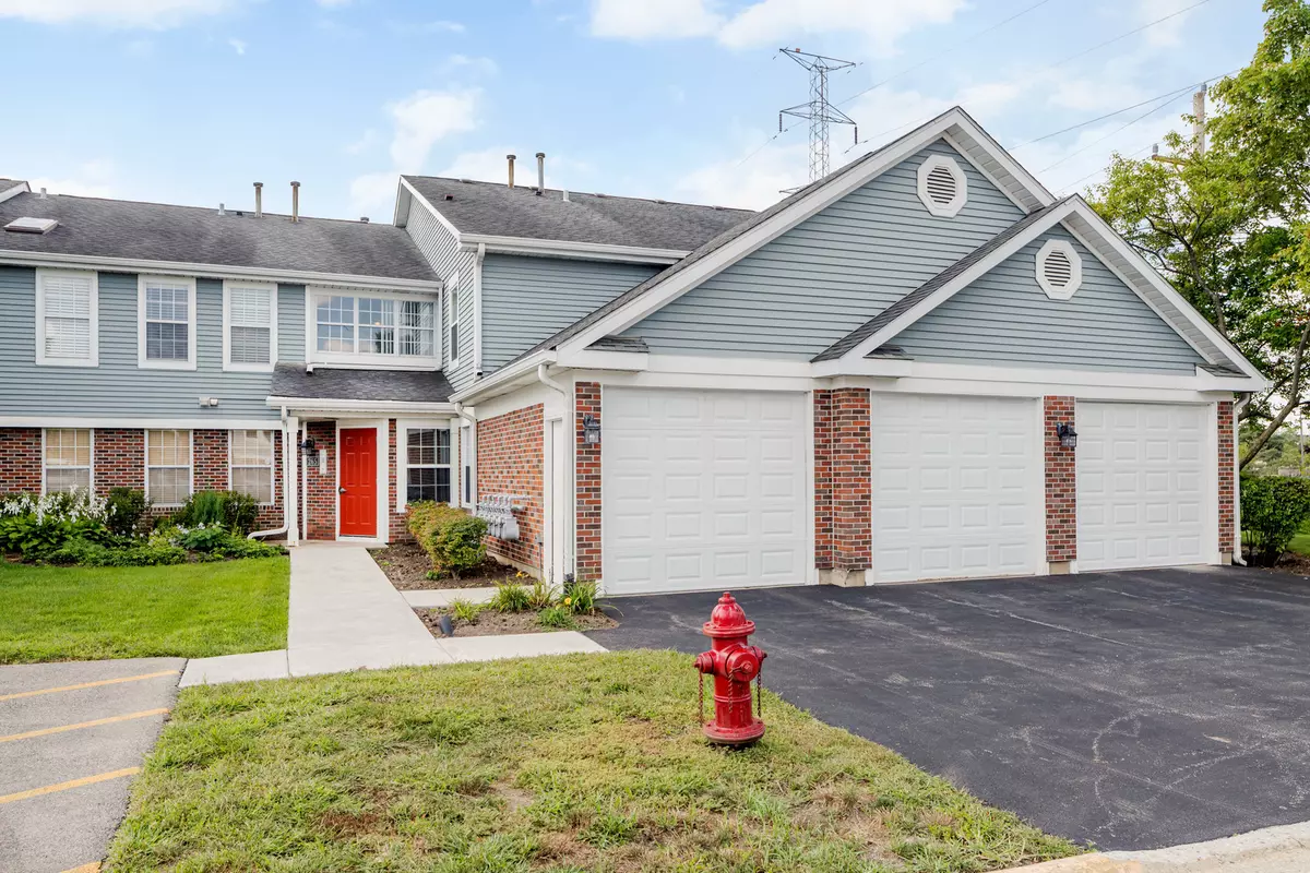 Palatine, IL 60067,265 W Jennifer Lane #5B