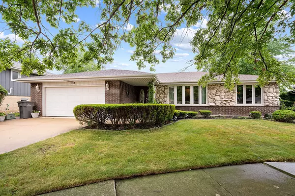 Orland Park, IL 60462,7943 W Ponderosa Court