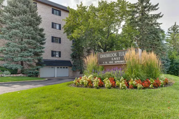 Oakbrook Terrace, IL 60181,1S150 Spring Road #5I