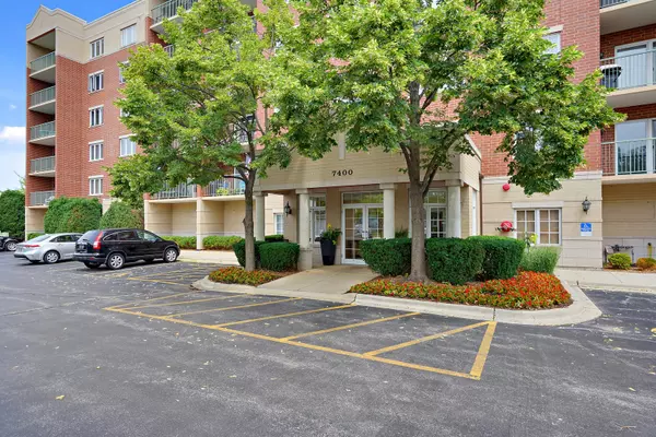 Skokie, IL 60076,7400 Lincoln Avenue #211