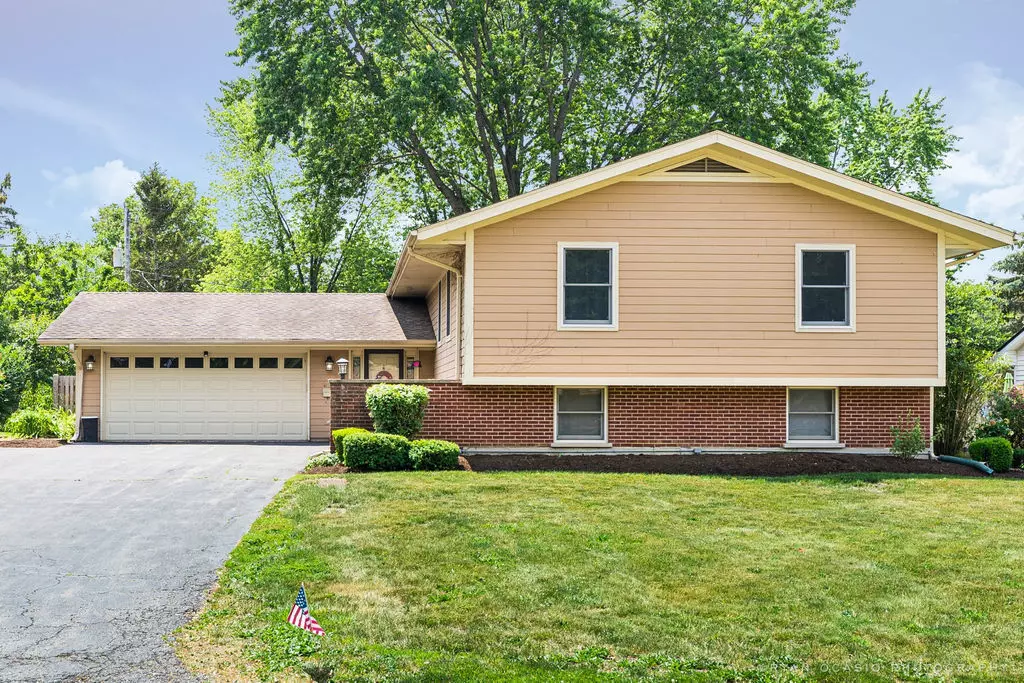 Geneva, IL 60134,910 Foxwood Circle