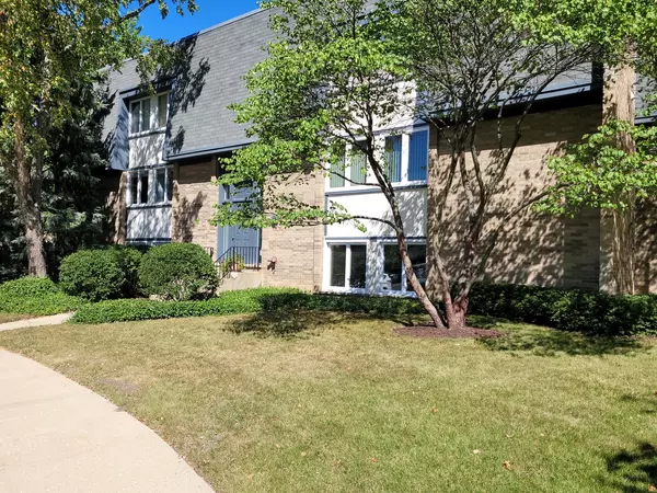 Glenview, IL 60025,1955 Ammer Ridge Court #4-102