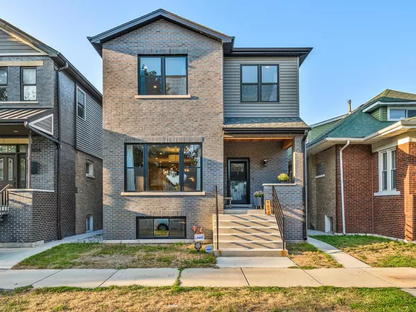 5004 W WARWICK Avenue, Chicago, IL 60641