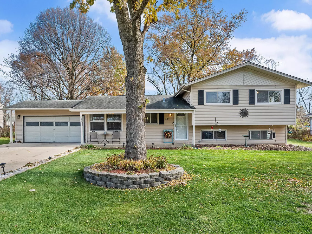 Lisle, IL 60532,5325 Larkspur Lane