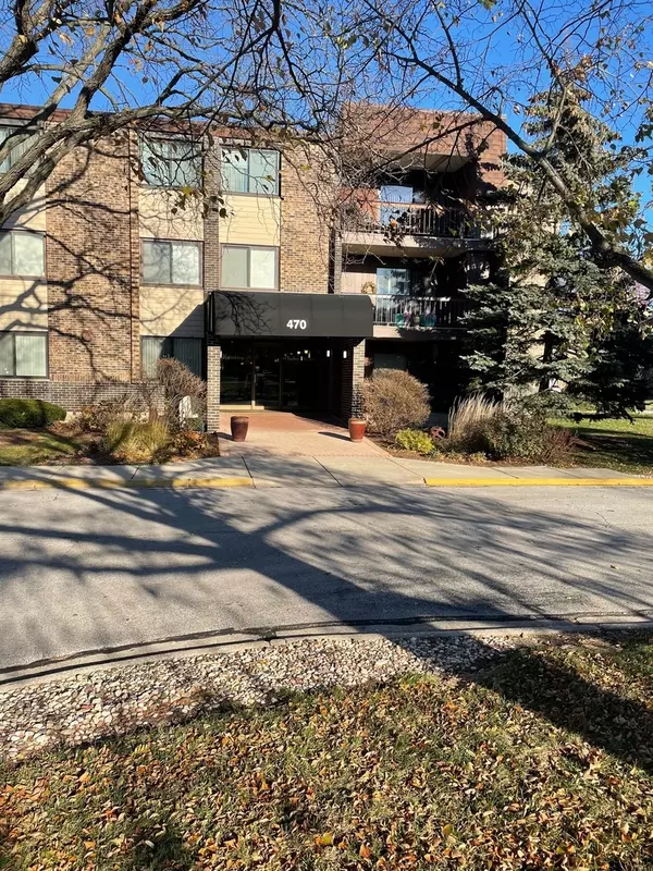 Glen Ellyn, IL 60137,470 Raintree Court #1M