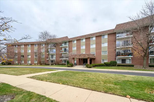 Arlington Heights, IL 60005,1025 S Fernandez Avenue #2J