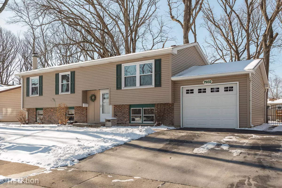 Woodridge, IL 60517,7932 Oakview Lane