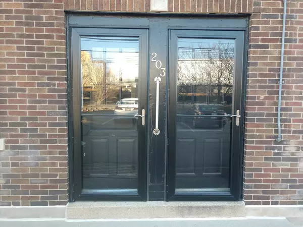 Clarendon Hills, IL 60514,203 Railroad Avenue