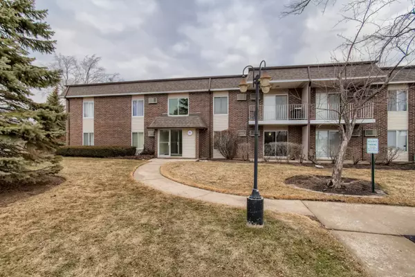 Buffalo Grove, IL 60089,972 Thornton Lane #206