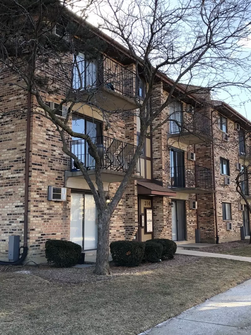 Carol Stream, IL 60188,314 Klein Creek Court #1A