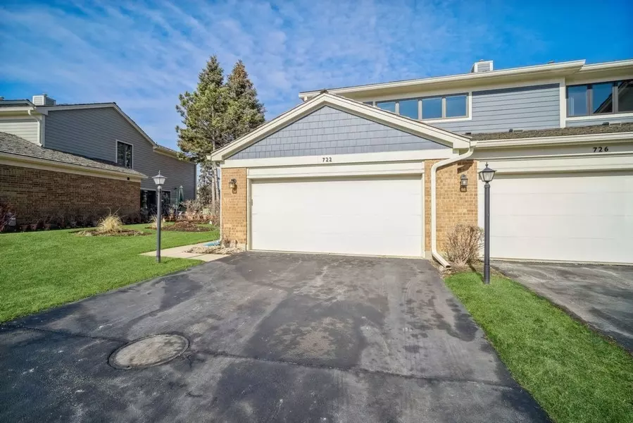 Libertyville, IL 60048,722 Ascot Court #103A