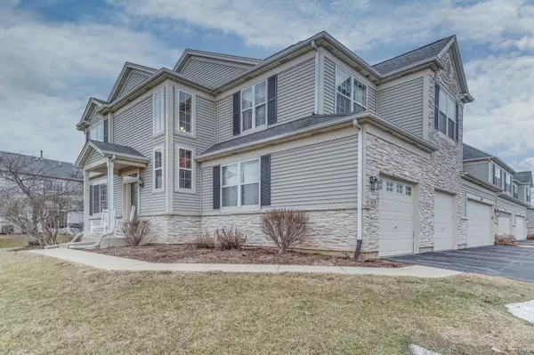 South Elgin, IL 60177,305 Robin Glen Lane