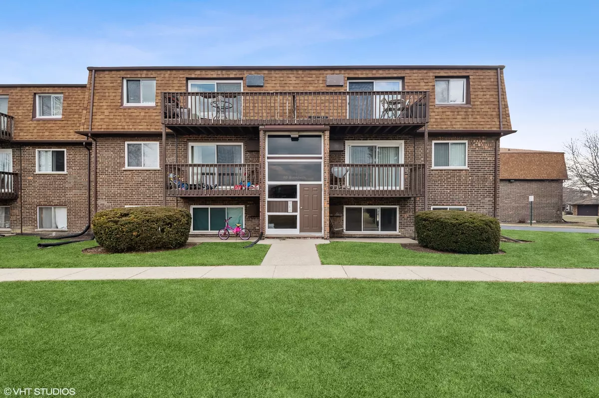 Elk Grove Village, IL 60007,113 Boardwalk Street #5