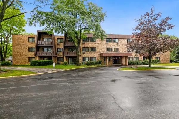 Arlington Heights, IL 60004,2604 N Windsor Drive #212