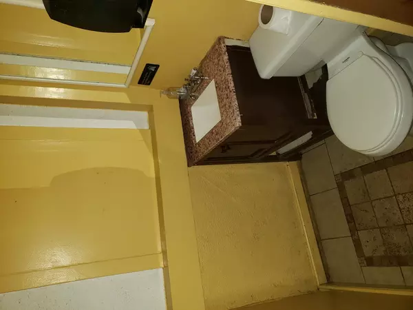 Chicago, IL 60613,909 W Irving Park Road #STOREFRONT