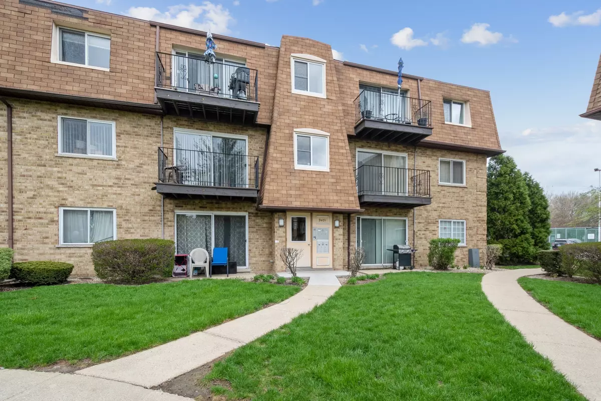 Des Plaines, IL 60016,9431 BAY COLONY Drive #2E