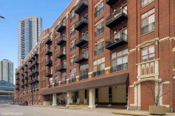 Chicago, IL 60654,360 W Illinois Street #317