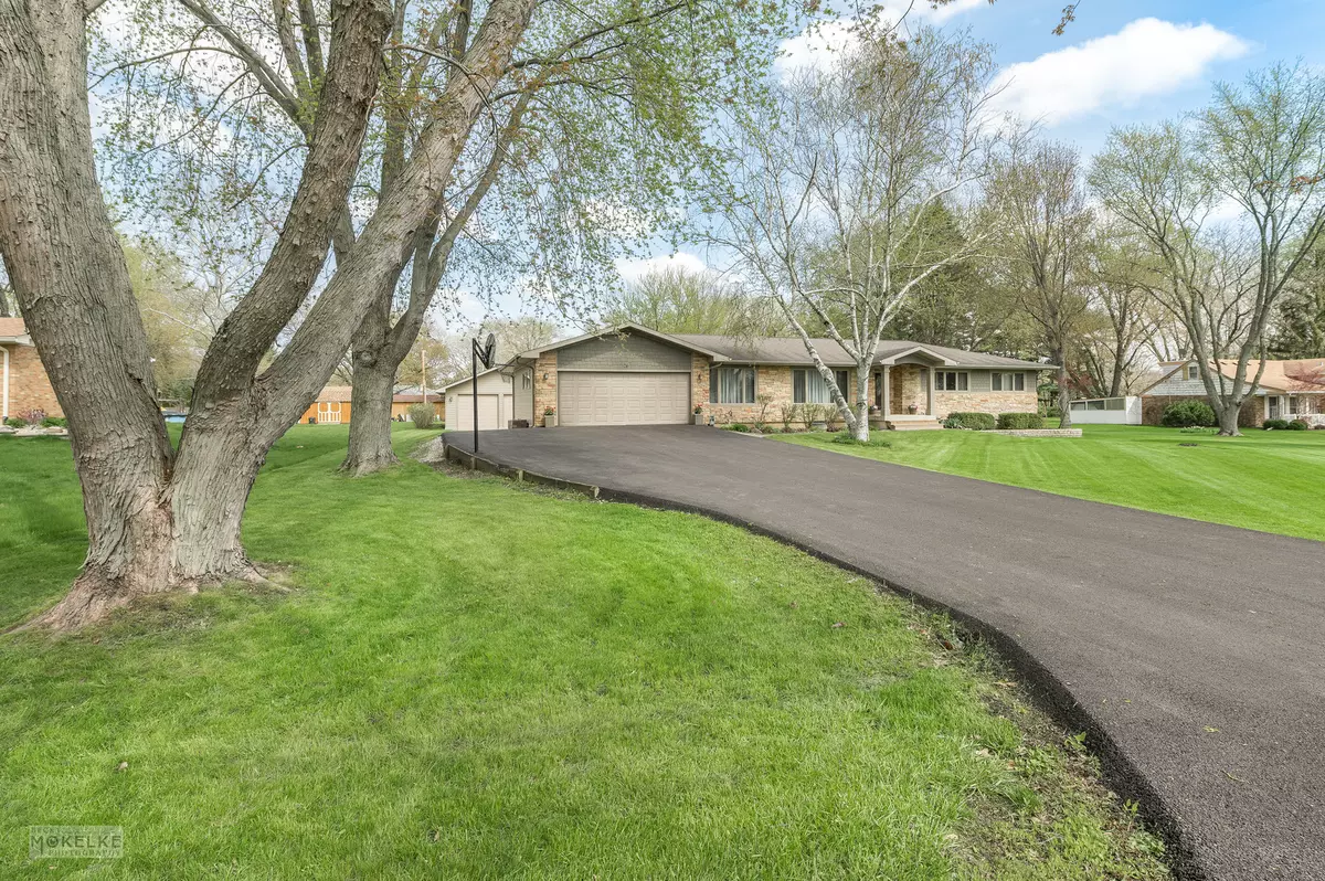 Bristol, IL 60512,28 E Larkspur Lane